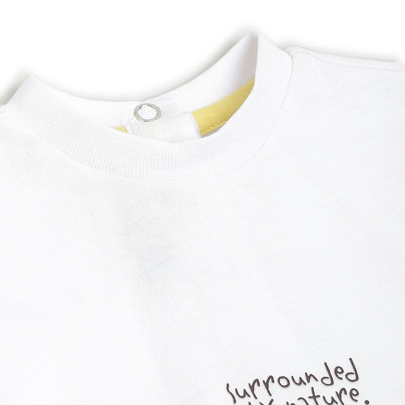 Boys White T-shirt with Short Pants image number 4